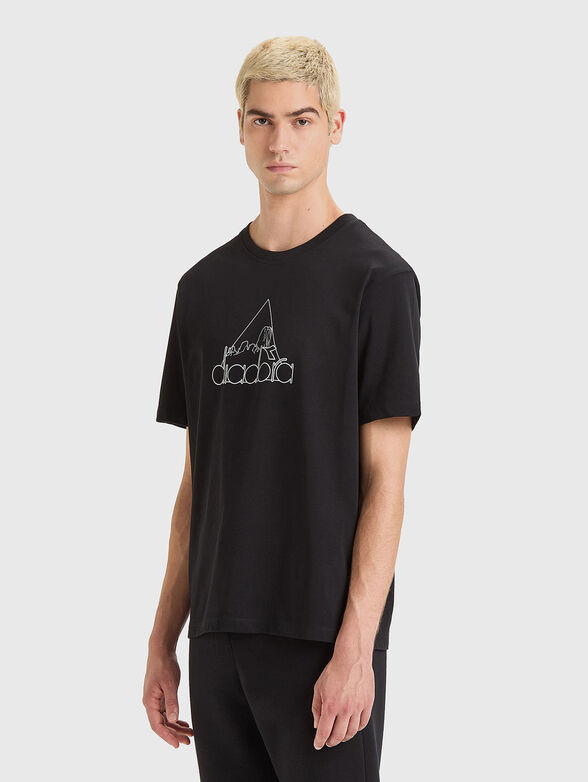 Unisex T-shirt with an accent logo print - 2