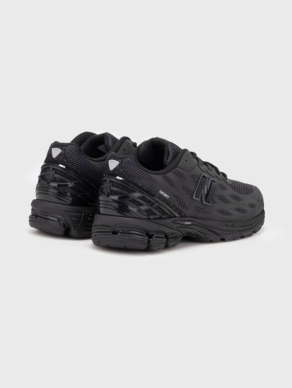 1906R sports shoes in black - 2