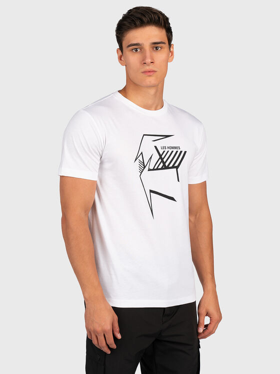 Бяла тениска с контрастен принт - 1