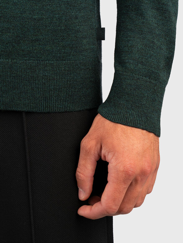 Wool sweater with oval neckline - 3