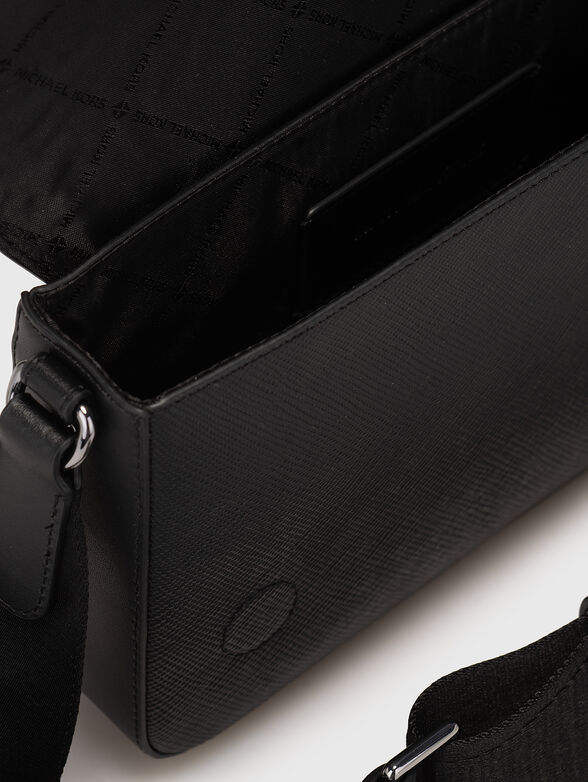 Crossbody bag in leather with logo detail - 6