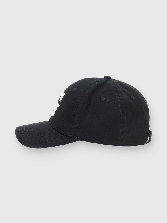 Baseball cap with contrast embroidery - 4