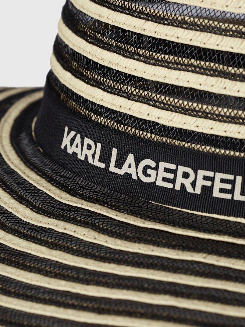 Hat with a brim and logo lettering - 3