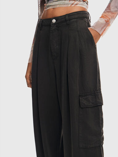 Cargo jeans with wide legs - 4