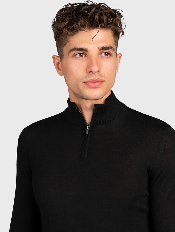 Sweater with a zipper - 2