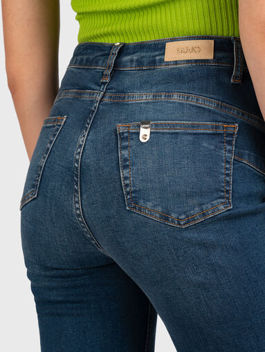 Jeans with accent buttons - 3