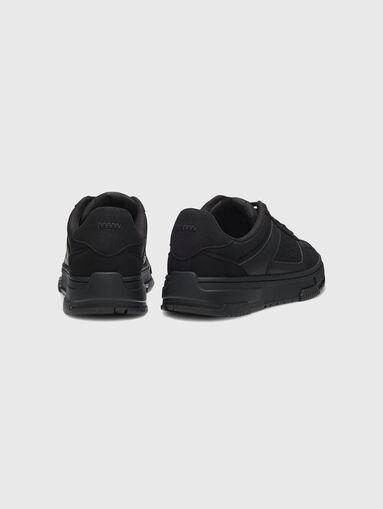 Sneakers with a monogram logo  - 4