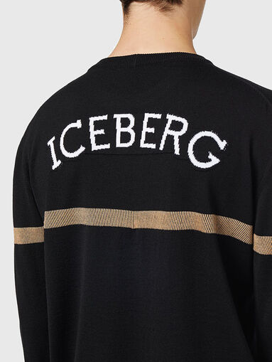 Sweater with Daffy Duck  - 4