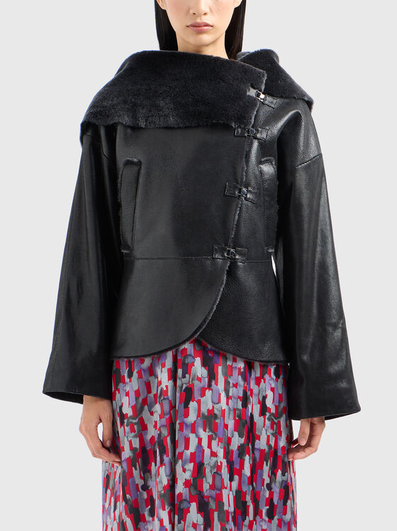 Яке с качулка и мека текстура - 1