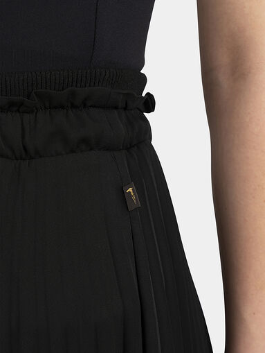 Black skirt with pleat - 4