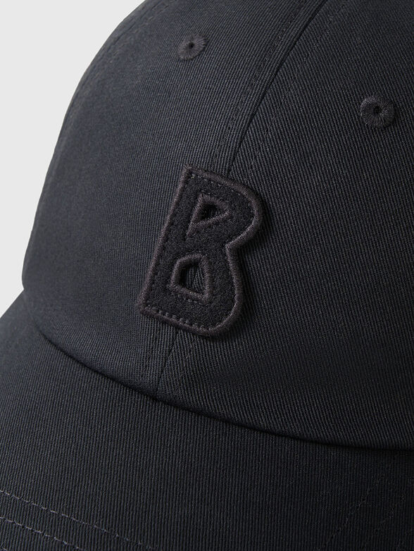 Black cap with a visor - 4