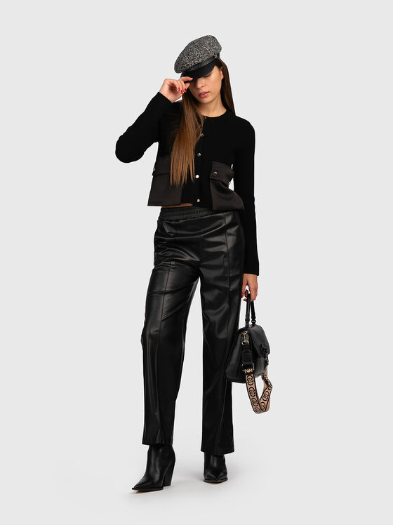 Черна жилетка с джобове  - 2