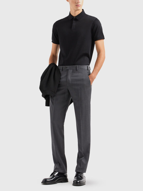 Straight trousers with pockets - 4
