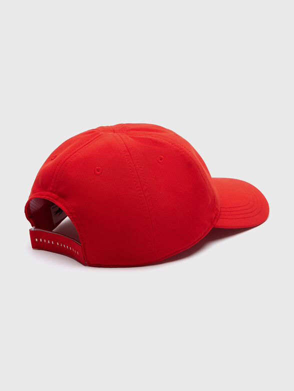 Hat with visor and logo - 2