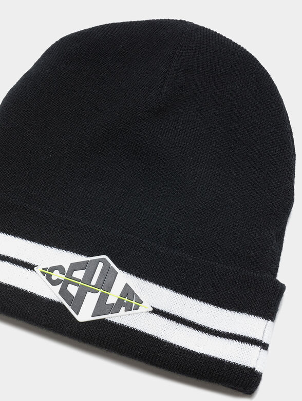 Hat with logo - 4