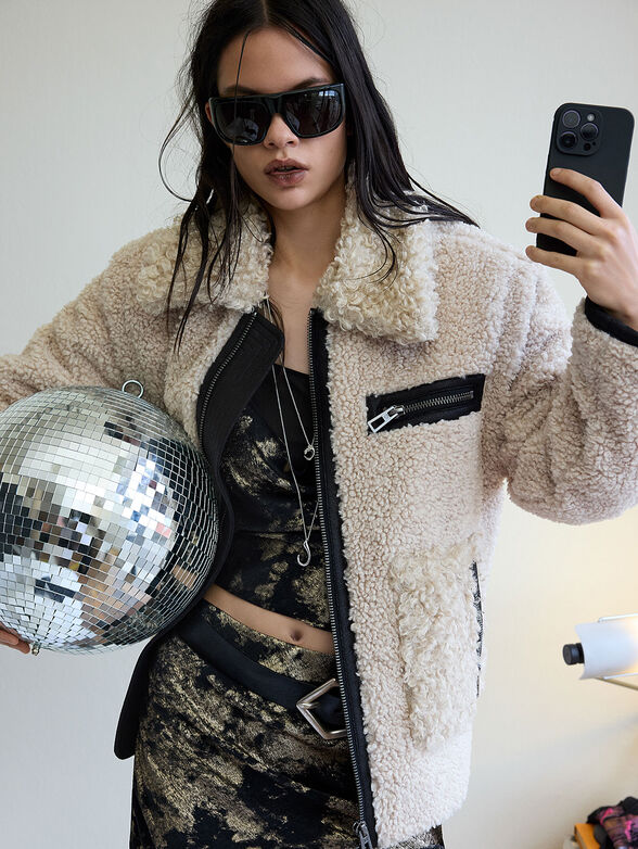 Short fleece jacket with faux leather details - 4