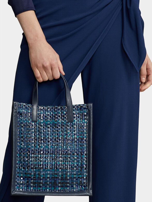 Woven-leather tote bag with logo pendant - 2