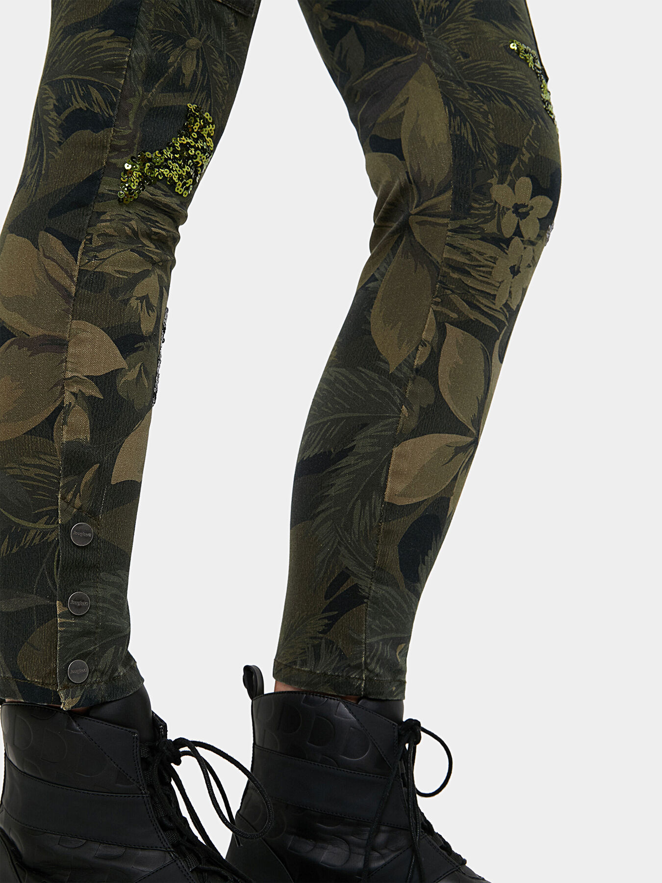 デシグアル Desigual 長パンツ PANT PINTUCK CAMO （ホワイト