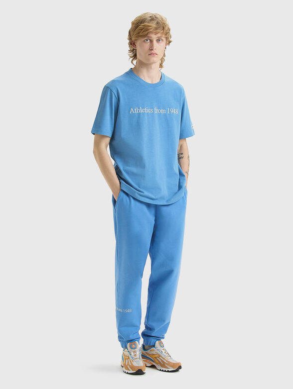 LEGACY unisex beige T-shirt with contrast inscription - 2