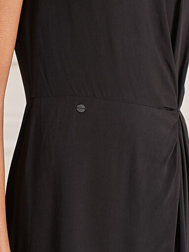 Black dress with frilled detail - 5