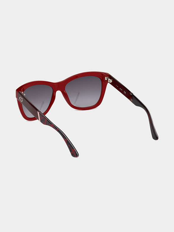 Sunglasses with red frames - 3