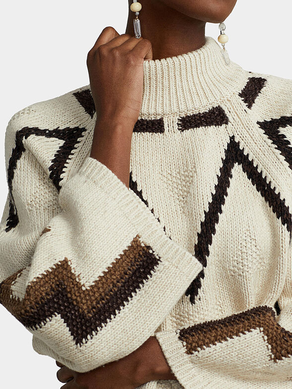 Sweater with mockneck and raglan sleeves - 4