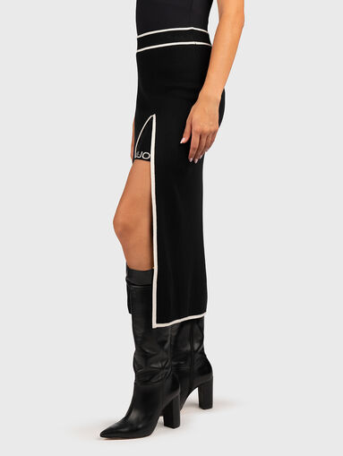 Skirt with accent slit - 3