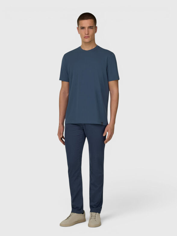 T-shirt with an oval neckline - 2