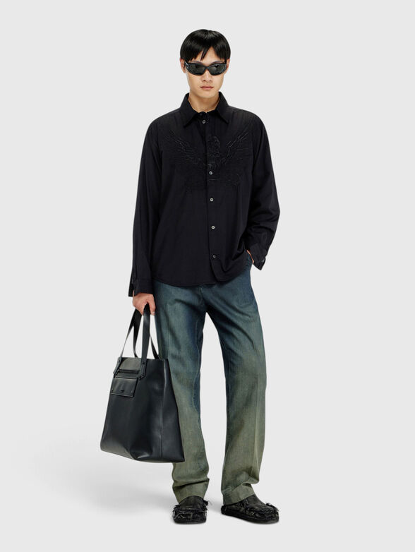 Black shirt with an embroidered logo - 2