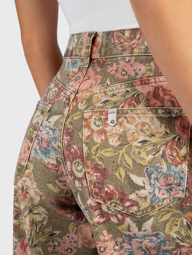 High waisted jeans with floral print - 3