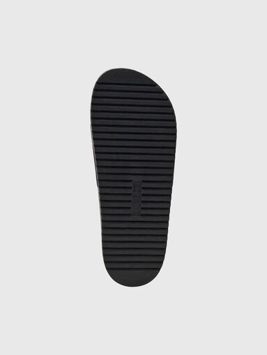 Beach slippers with logo detail - 4