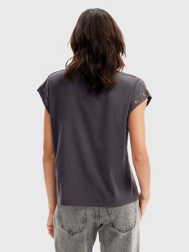Cotton T-shirt with patch and accent sleeves - 3