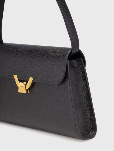 Leather shoulder bag with adjustable handle - 4