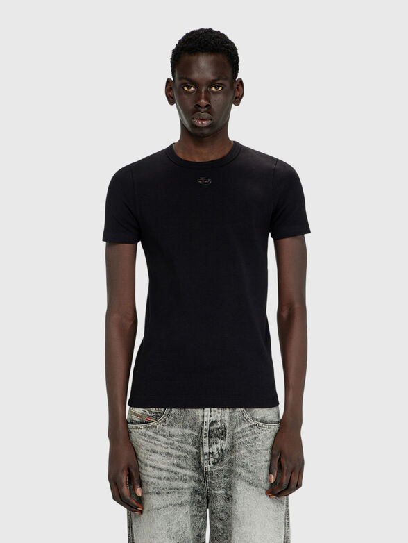 Slim T-shirt with a round neckline  - 1