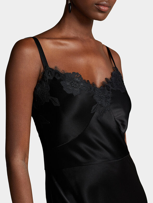 Dress with thin straps and lace accents - 3
