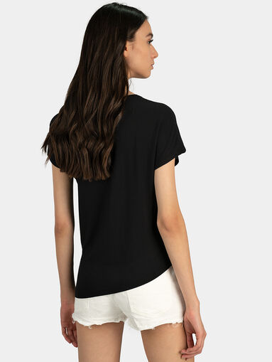 SANDRA T-shirt with asymmetric hem - 4