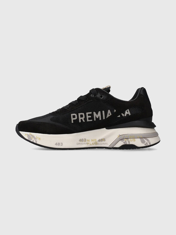 Sneakers with a gold logo - 4