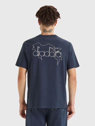 Unisex T-shirt with an accent logo print - 3