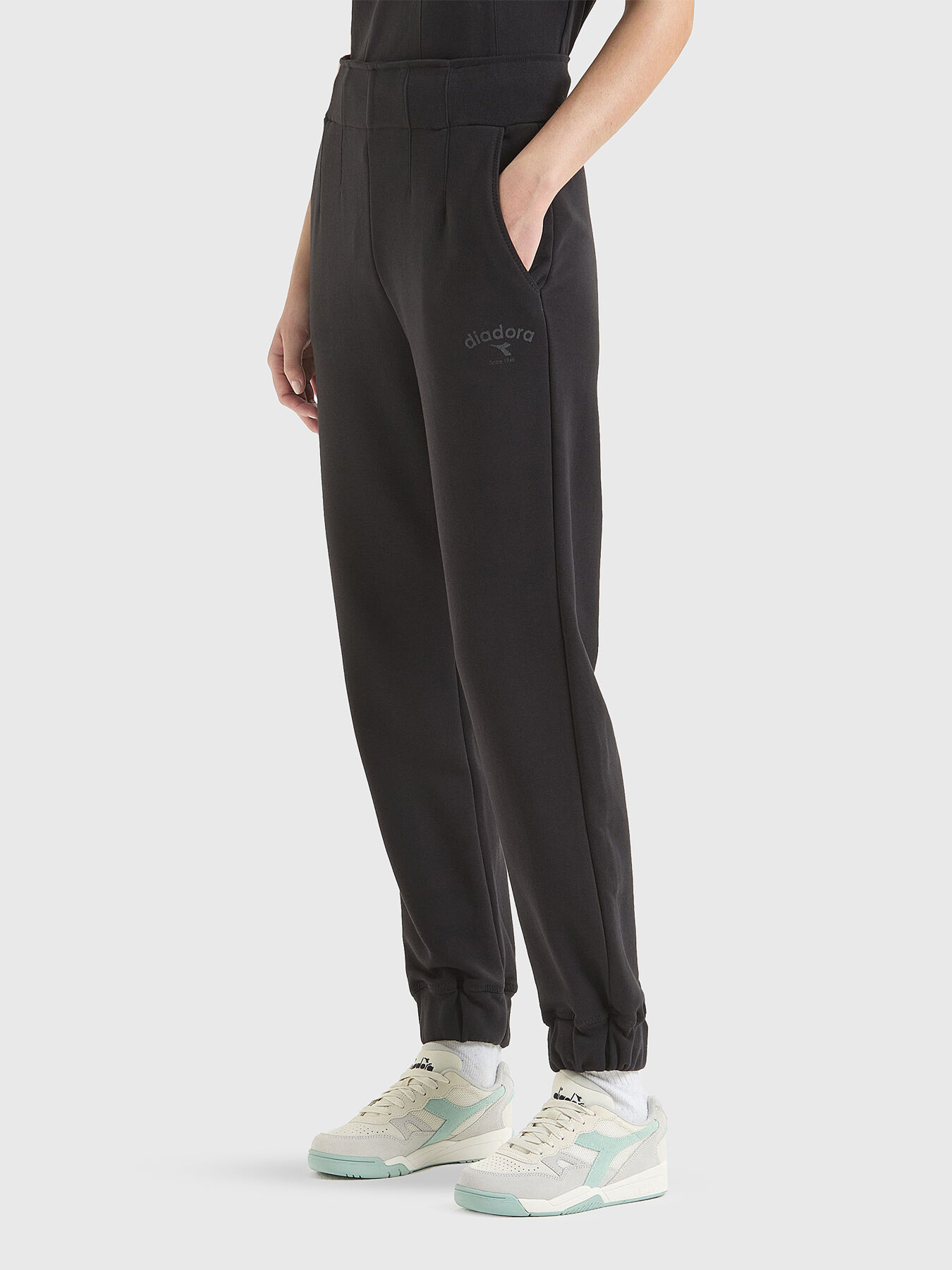 Black sports pants brand DIADORA Globalbrandsstore en
