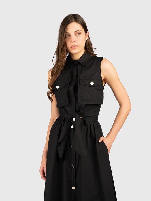 Top with classic collar and buttons