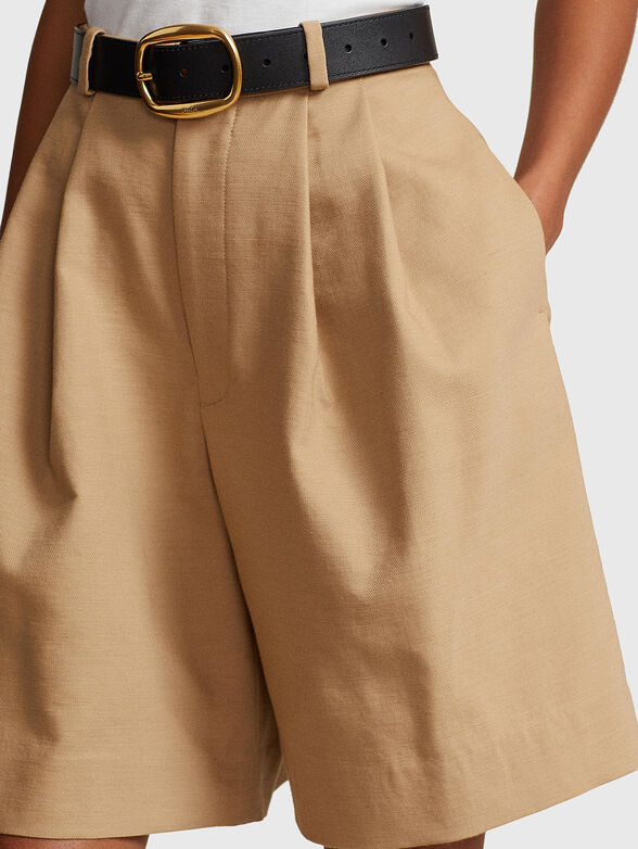 Pleated shorts in beige  - 3