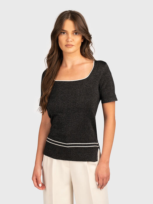 Blouse with side slits