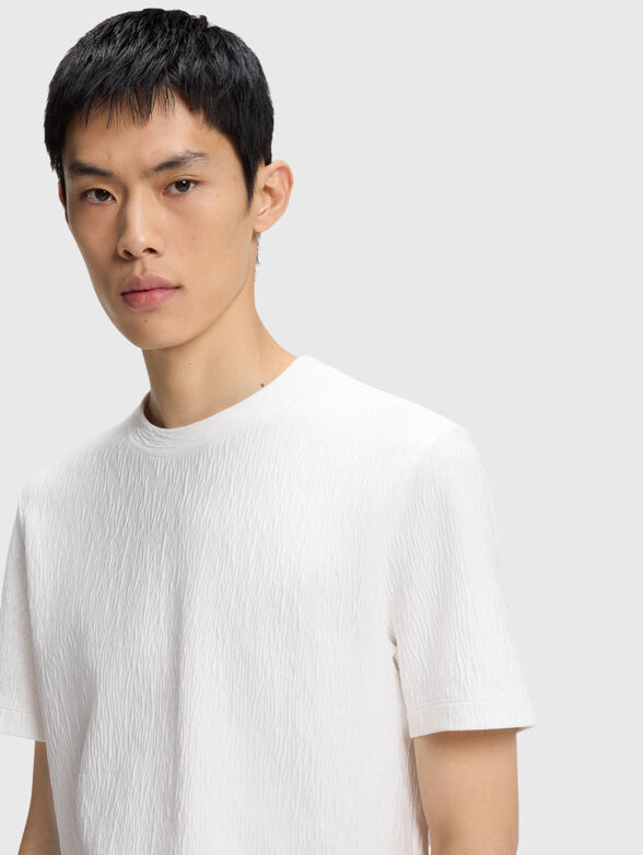 T-shirt with an embossed texture - 4