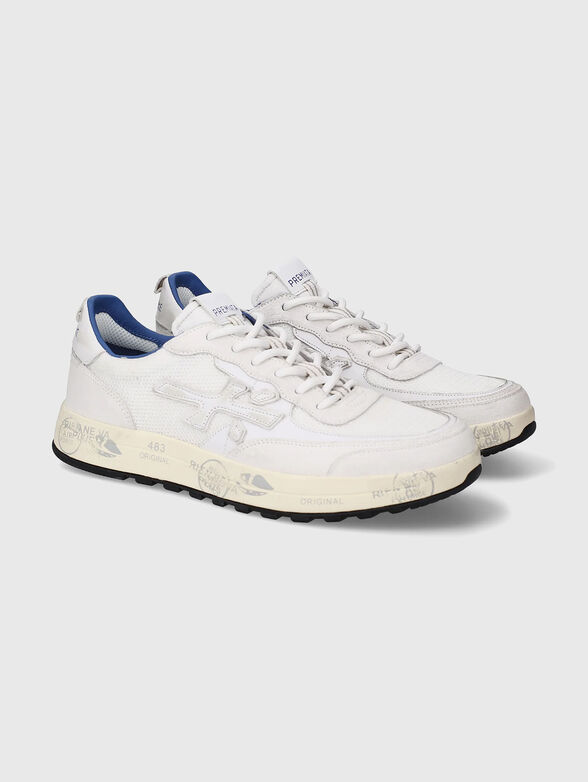 Sneakers with a contrasting sole - 2