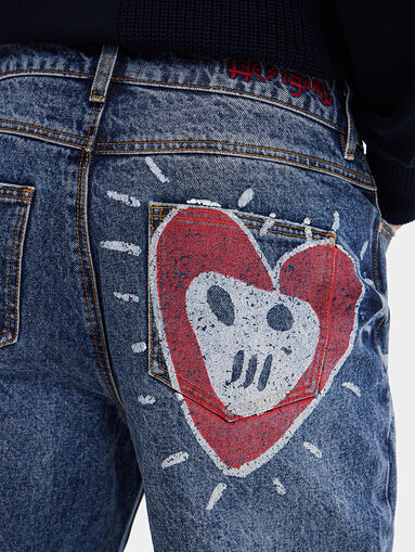 Blue jeans with an accent print - 4