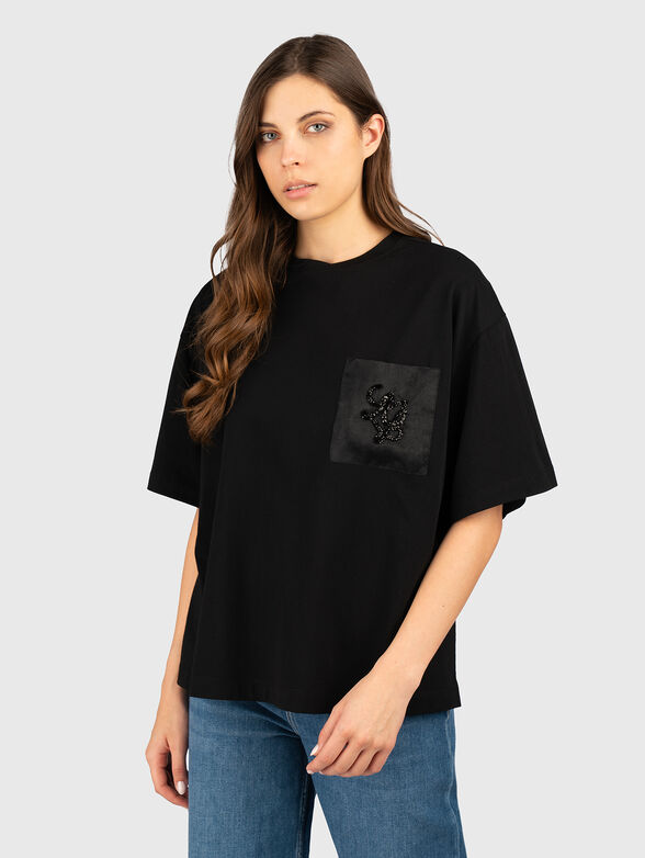 Oversized T-shirt with accent pocket - 1