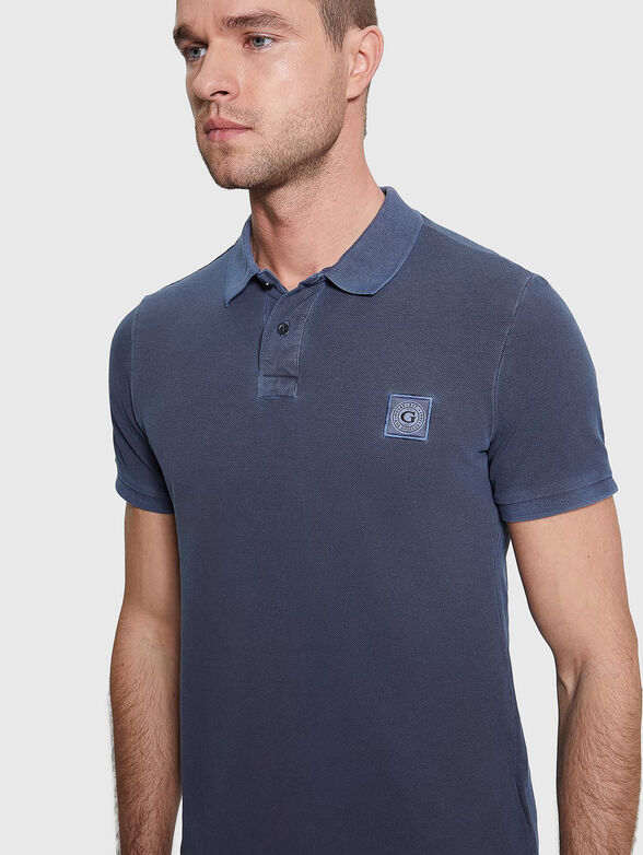 Blue polo-shirt with logo accent - 4
