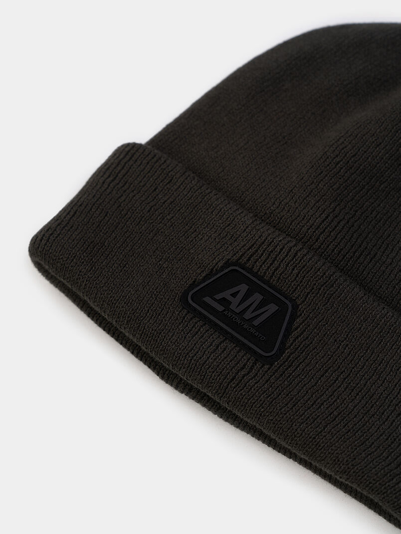 Knitted beanie in dark green color with logo detail - 3