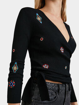 Блуза с дълги ръкави и флорални бродерии - 2