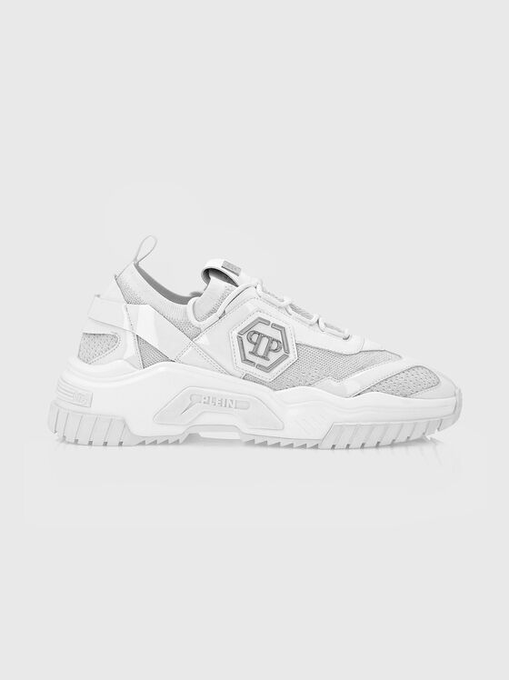 Бели спортни обувки PREDATOR - 1